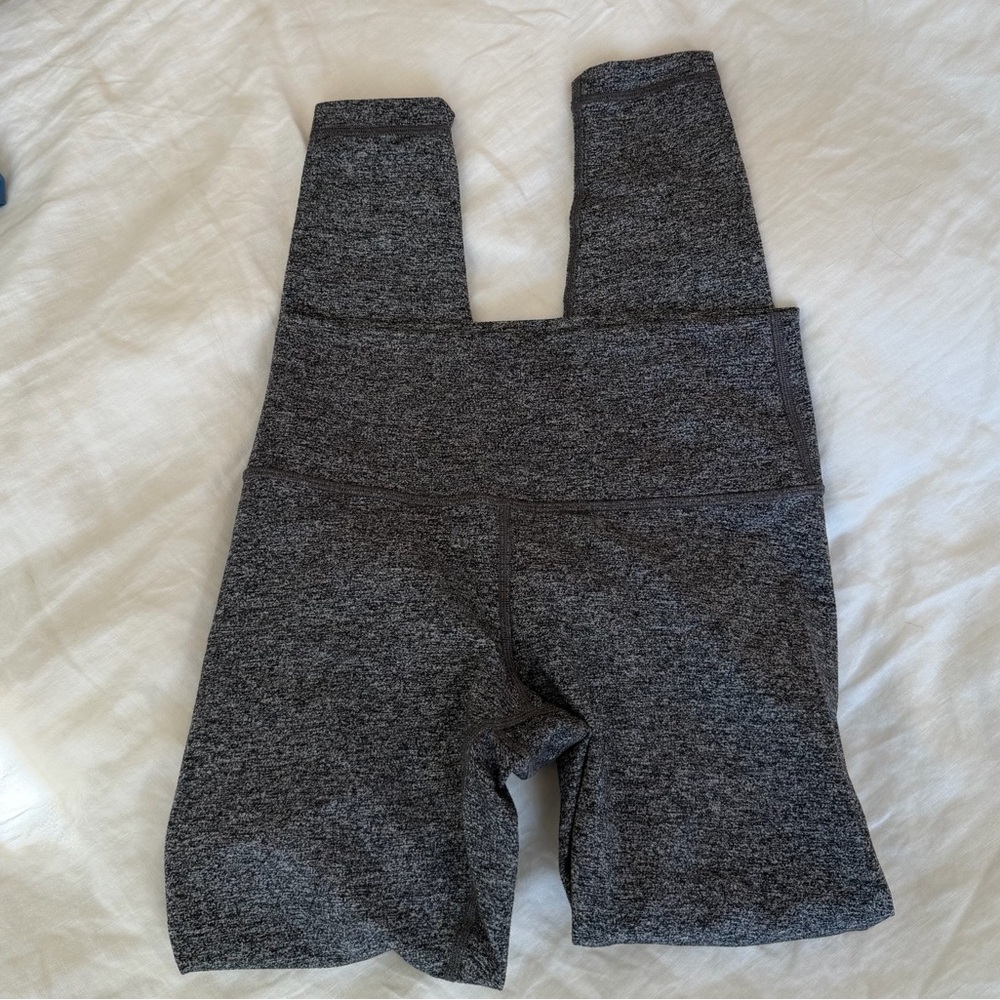EUC lululemon wunder under grey leggings 8